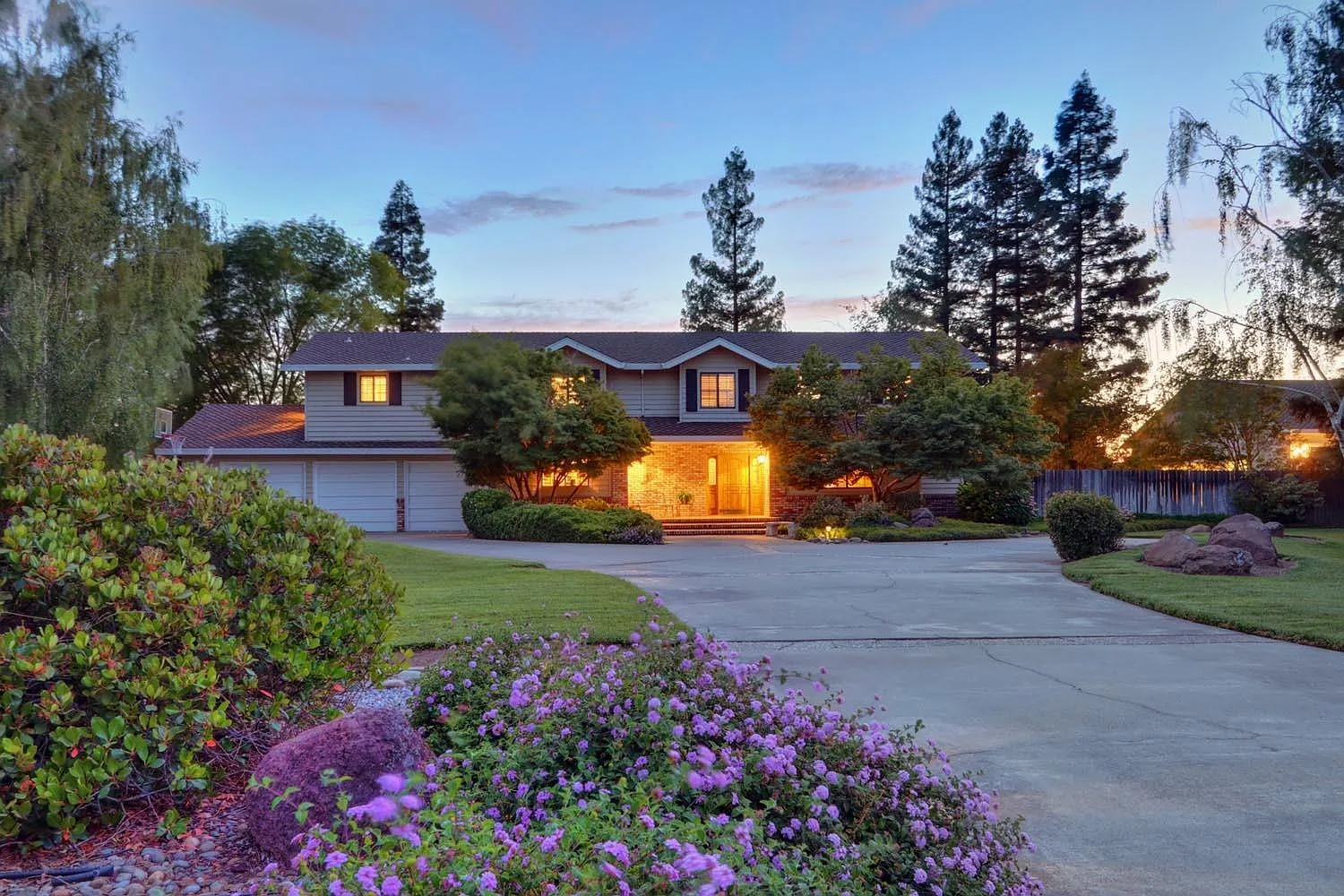 9050 Ranchview Ct photo 1