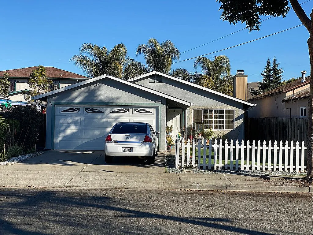 33936 10th St photo 1