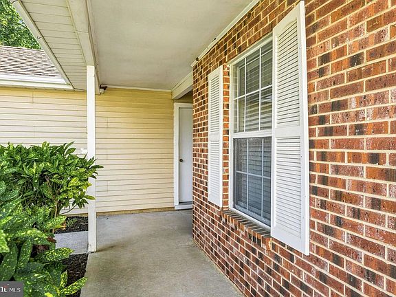 5th image of 6 Avandale Ct