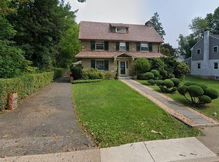 630 E Manoa Rd, Havertown, PA 19083