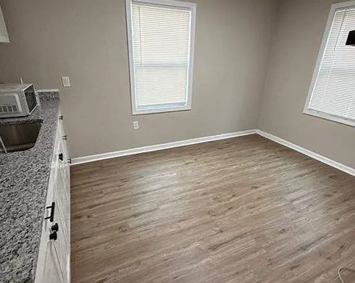 20506 Hanna St — Photo 3