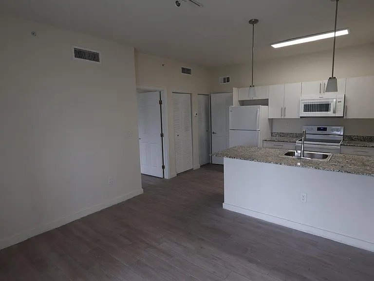 Lanai Landings Apartments — Photo 10