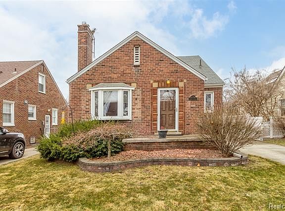 2nd image of 15756 Harrison Ave