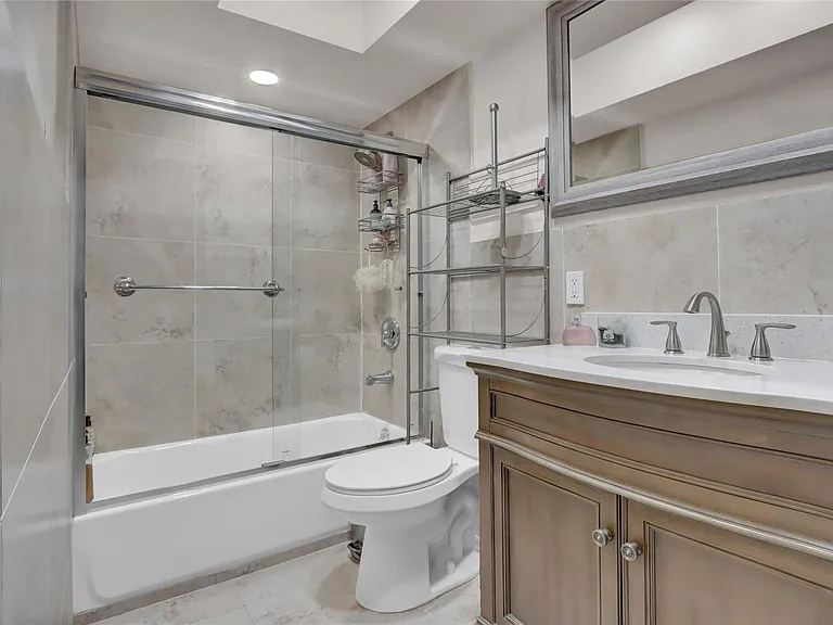 665 Enfield St #B20 — Photo 16