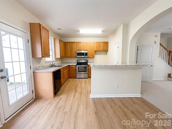 2nd image of 885 Lacebark Dr