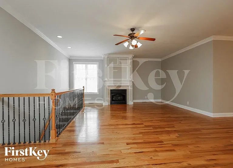720 Courtland Ave — Photo 3
