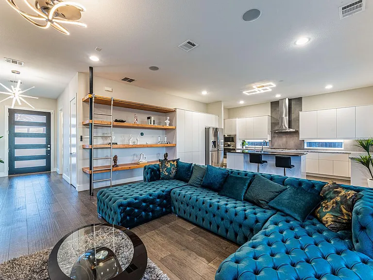 4013 Ivanhoe Ln — Photo 9