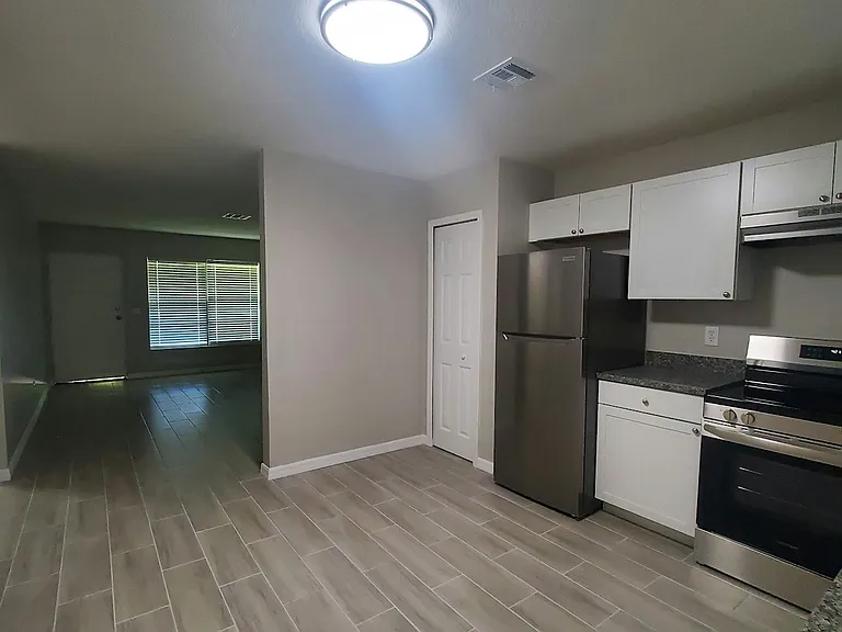 3300 S 7th St #B — Photo 3