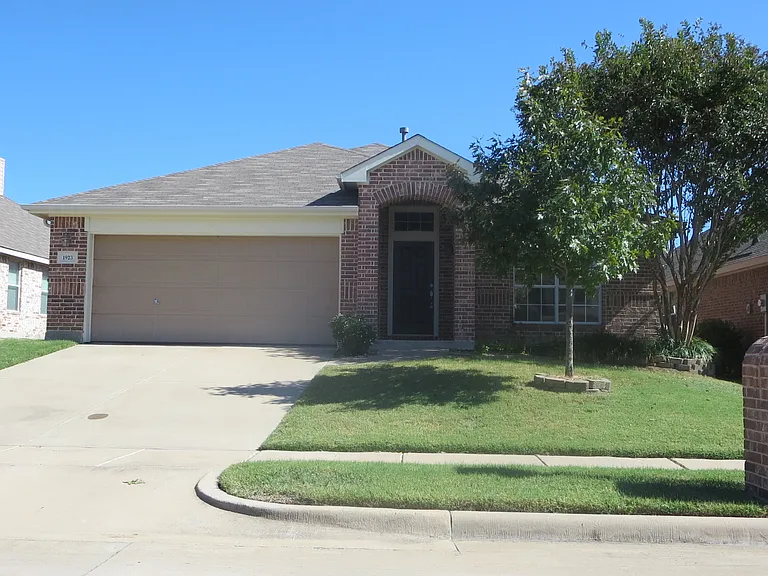 1706 Oak Glen Dr — Photo 3