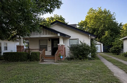 2327 NW 18th St Photo 1