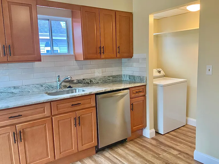 10 Victoria St #2 — Photo 11