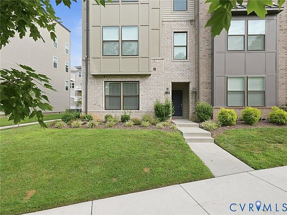 2nd image of 2626 Lassen Walk #B