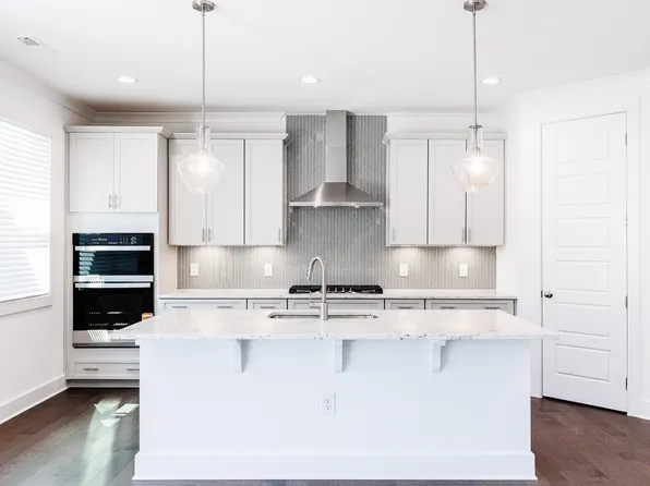 1904 Harrell Cove Ct, Fuquay Varina, NC 27526