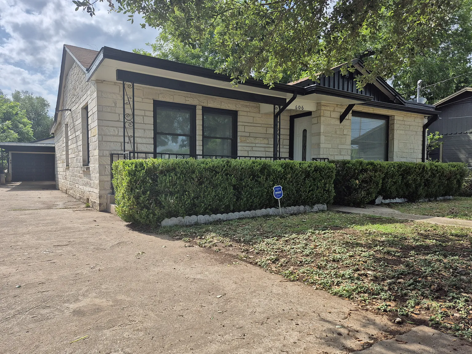 3 bed, 1238 sqft, $2,300 — Photo 3