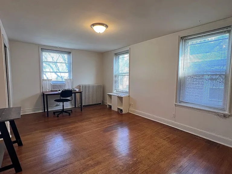 2211-13-15 Spruce Street — Photo 4