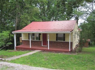 1833 Mountain Dr, South Charleston, WV 25303