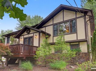 12 Seminole Ave, Oakland, NJ 07436