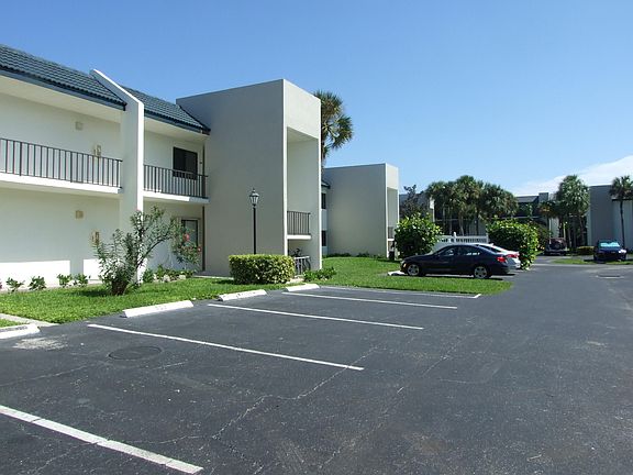 2nd image of 1605 Us Highway 1 Unit V4-203