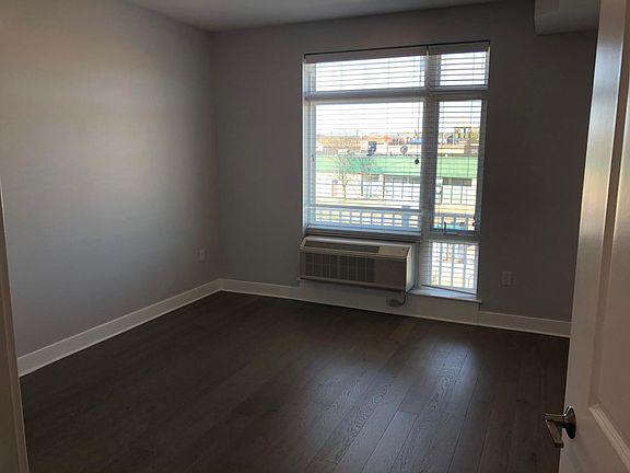 5th image of 18 Cliveden St #301