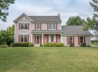 W144N10293 Raintree Dr, Germantown, WI 53022