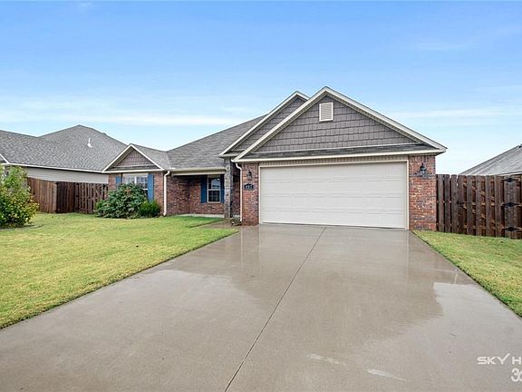 2nd image of 407 Driftwood St