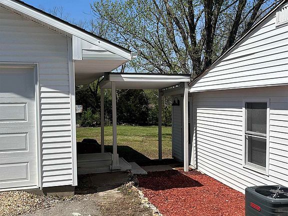 3rd image of 321 SE Baldwin Rd