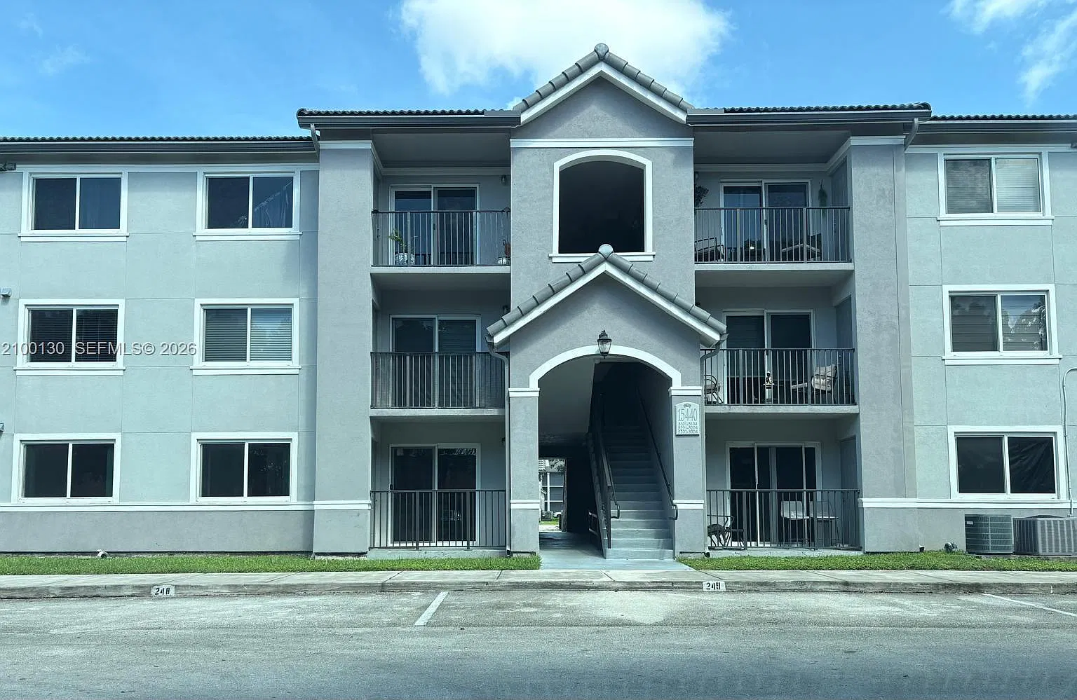 Vista Trace 5 Condo — Photo 1