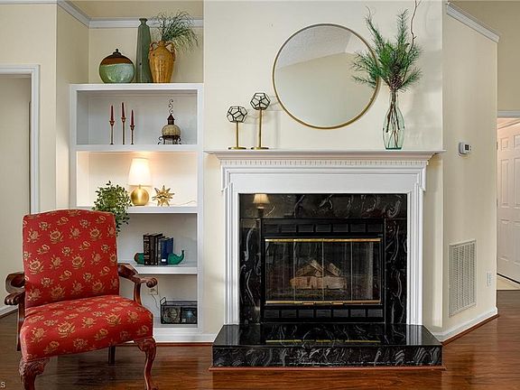 3rd image of 9 Shelburne Ct
