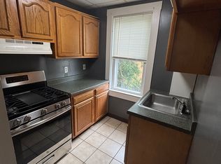 180 Thomas St #2E, Fall River, MA 02723