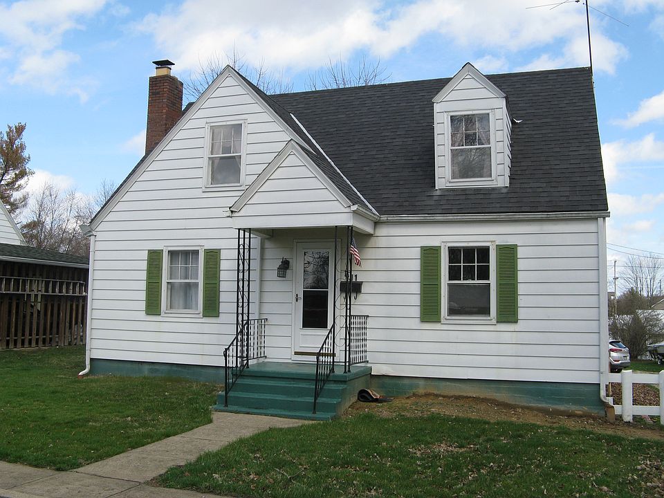 1st image of 111 E Maple Dr