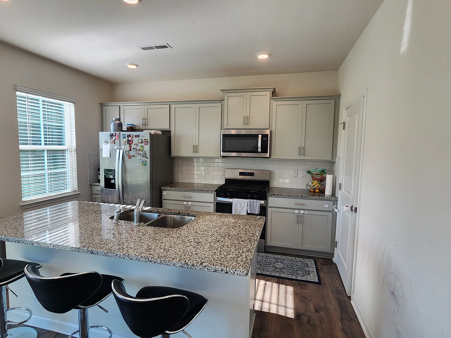 4 bed, 2.5 bath, 2175 sqft, $2,500 — Photo 4