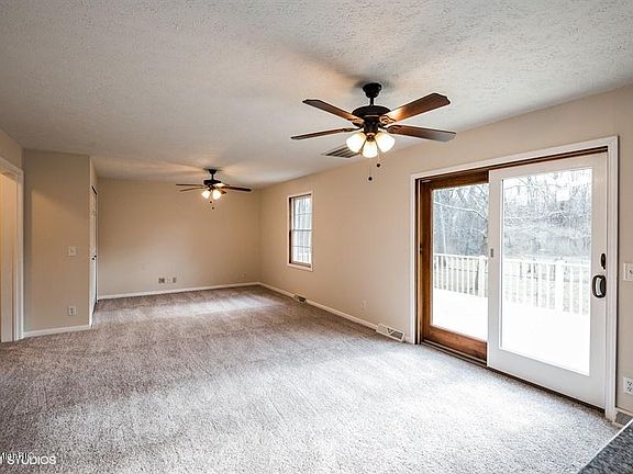 5th image of 1212 Lykins Ln