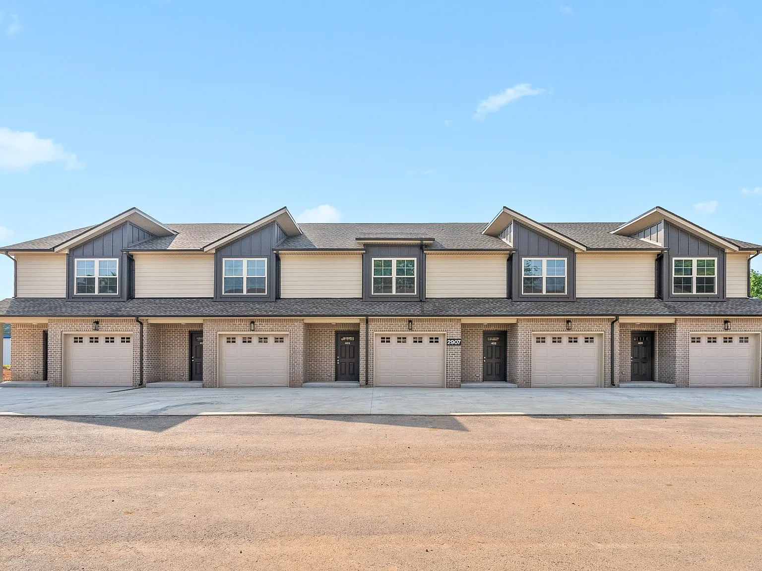 2 bed, 2.5 bath, 1234 sqft, $1,500 — Photo 3