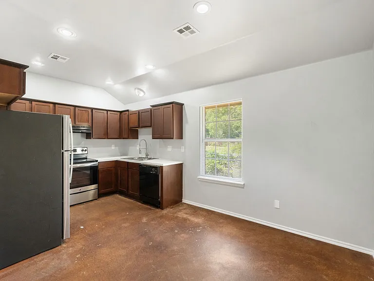 118 S L Ave — Photo 9
