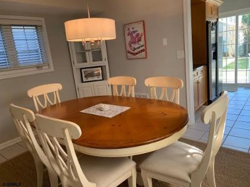 3 bed, 1.5 bath, $1,600 — Photo 4