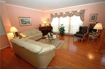5th image of 4746 Thornbury Dr
