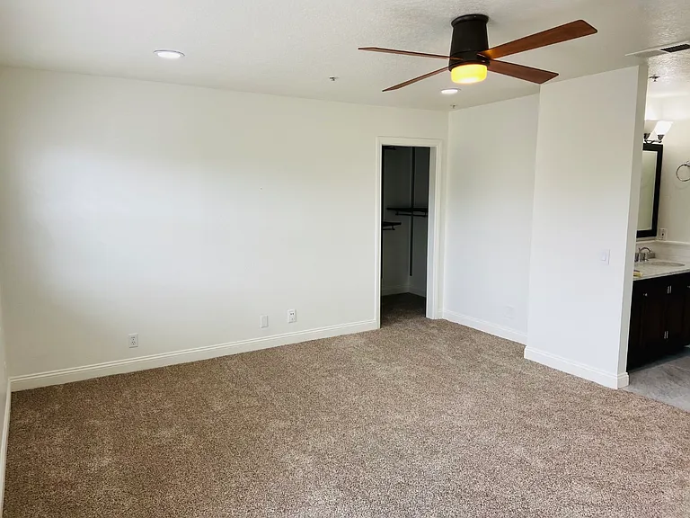 20812 Beach Blvd — Photo 9