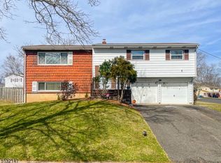 16 Appleman Rd, Somerset, NJ 08873