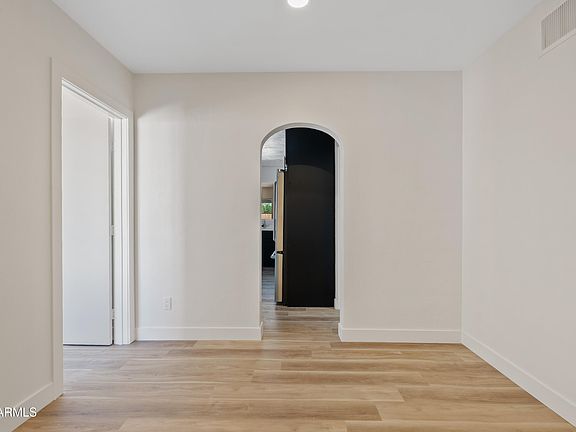 3rd image of 3307 N 18TH Avenue