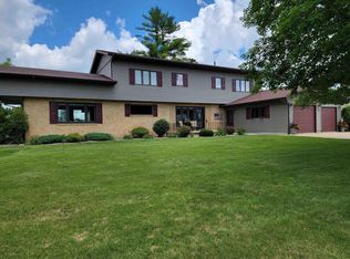 222 8th Ave E, Cresco, IA 52136