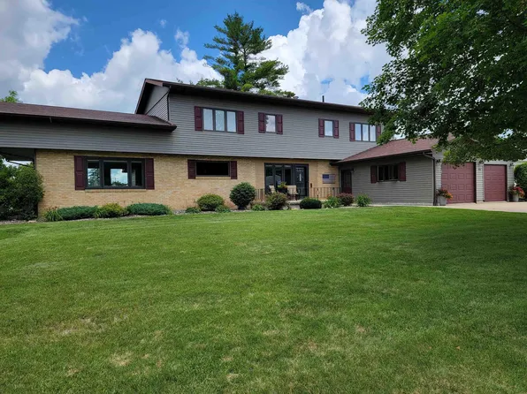 222 8th Ave E, Cresco, IA 52136