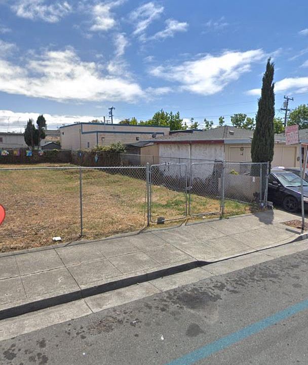 2nd image of 560 Alamo Ave