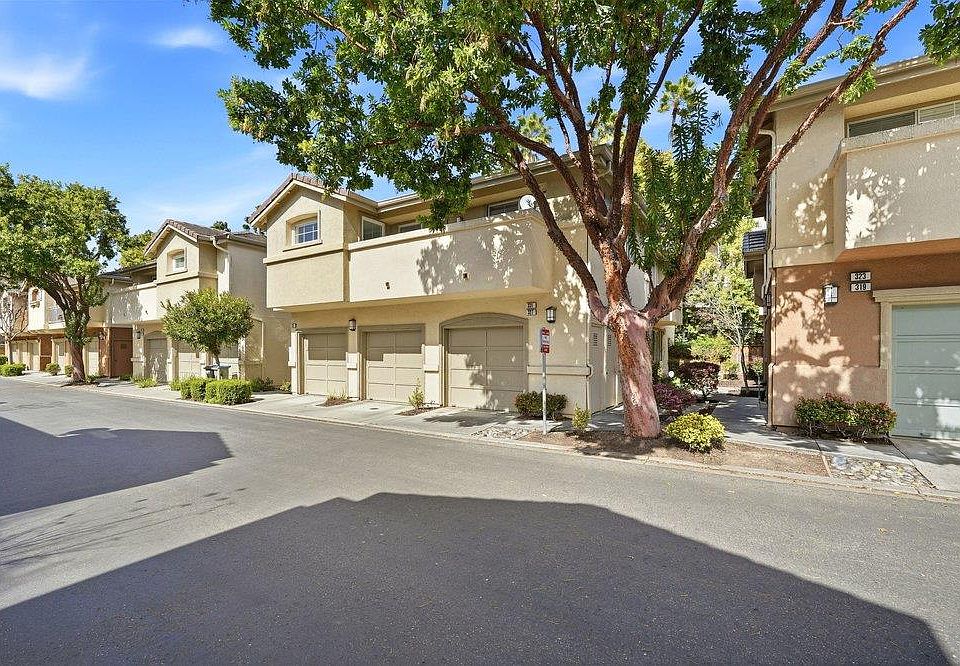 1st image of 327 Oleander Dr