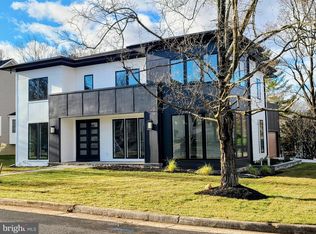 2213 Boxwood Dr, Falls Church, VA 22043