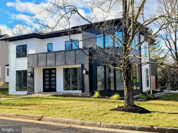 2213 Boxwood Dr, Falls Church, VA 22043