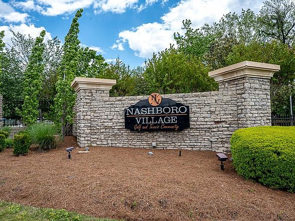 GOLF COMMUNITY, CLOSE TO PERCY PRIEST LAKE, AND SHOPPING