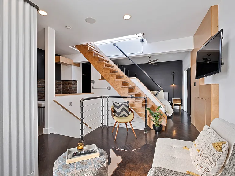1738 N Hoyne Ave — Photo 18