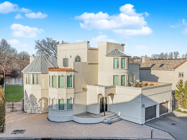 155 Nicolosi Dr, Staten Island, NY 10312