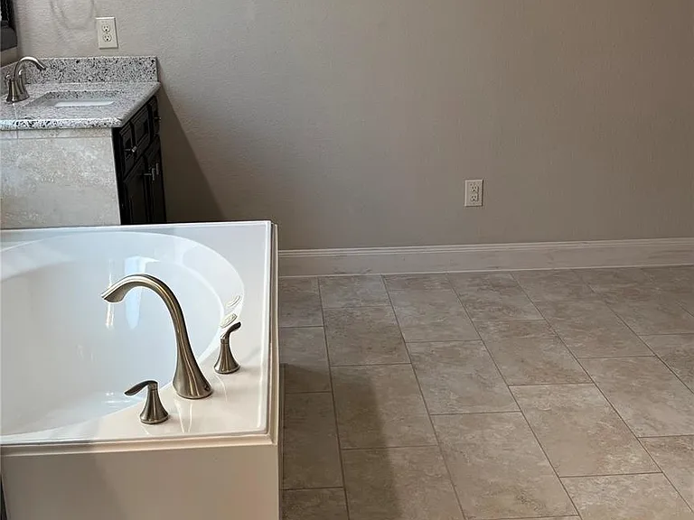 10527 Angeline Springs Ln — Photo 16