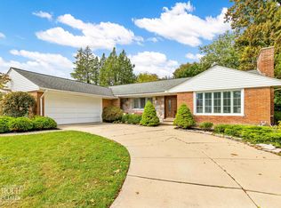 442 Barclay Rd, Grosse Pointe Farms, MI 48236